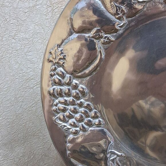 Wilton Armetale Silver Embossed Platter - Picture 3 of 8